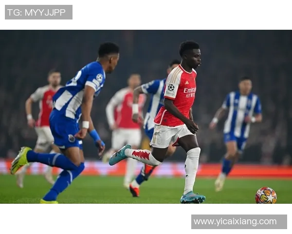 足总杯激战：那不勒斯与波尔图1比1平乌龙球引发争议判罚全场沸腾